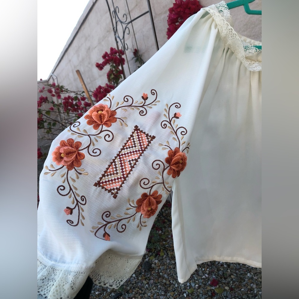 vintage (?) bohemian western Lace floral embroidered bell sleeve shirt - Picture 11 of 14